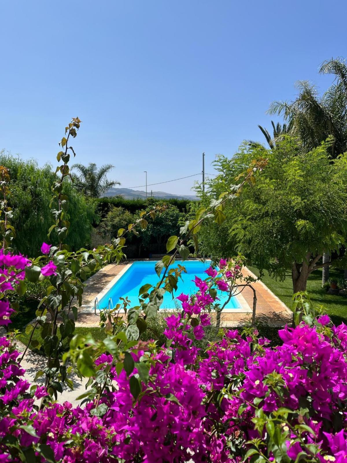 Dabbanna Guest House Chiaramonte Gulfi Bagian luar foto