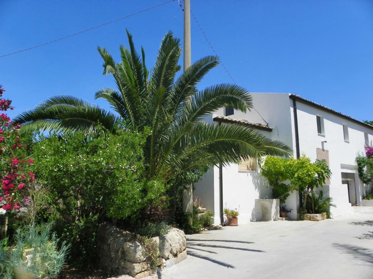 Dabbanna Guest House Chiaramonte Gulfi Bagian luar foto
