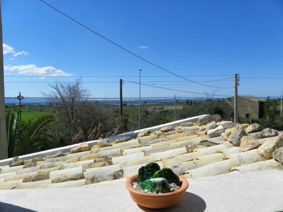 Dabbanna Guest House Chiaramonte Gulfi Bagian luar foto