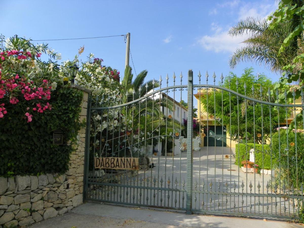 Dabbanna Guest House Chiaramonte Gulfi Bagian luar foto