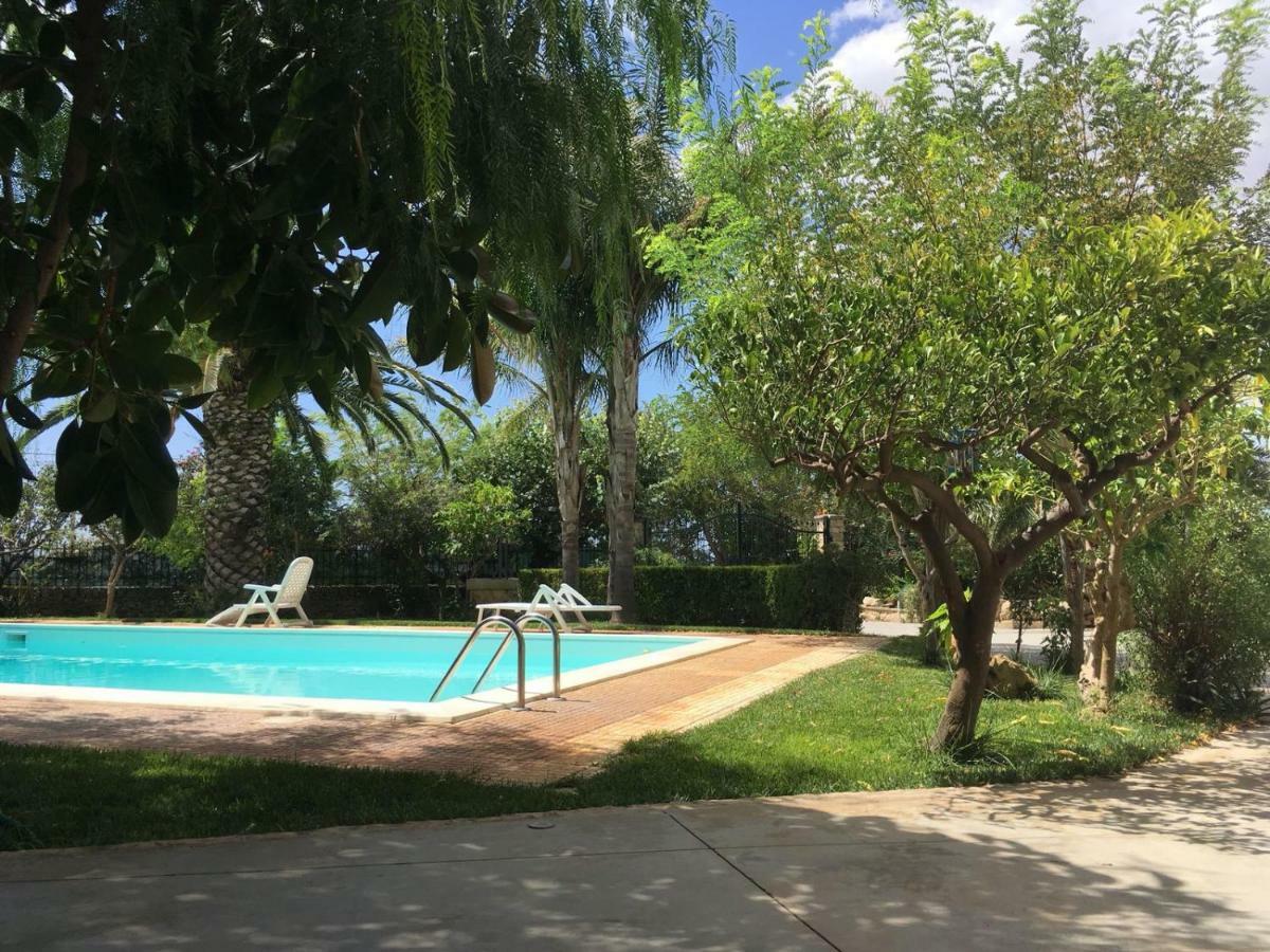 Dabbanna Guest House Chiaramonte Gulfi Bagian luar foto